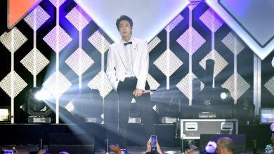 جين عضو فرقة BTS يكشف عن تلقيه غيتار من كريس مارتن