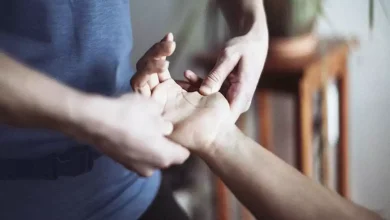 العلاقة بين إصبع الخنصر وصحة القلب.. حقيقة أم خرافة؟