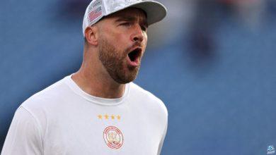 اللاعب ترافيس كيلس يُشيد بنجاح تايلور سويفت في جولتها الغنائية