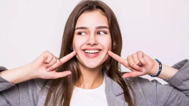 للحفاظ على بياض أسنانك- طبيبة: تجنب هذه الأطعمة والمشروبات