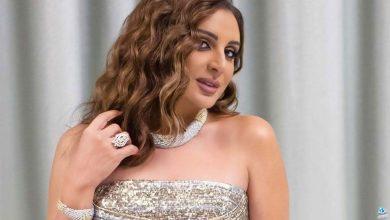 استوحي إطلالات ذهبية من فساتين النجمات في حفل رأس السنة