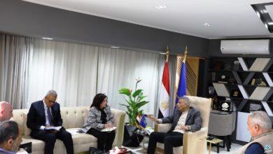 محافظ أسوان يتابع أعمال تنفيذ مشروع تحسين مياه الشرب
