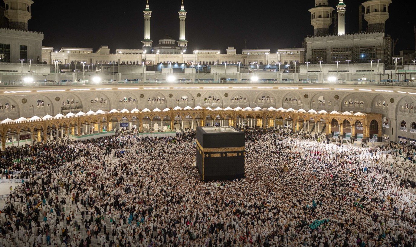 الحج والعمرة تدعو للالتزام بهذا السلوك عند التواجد في الحرم