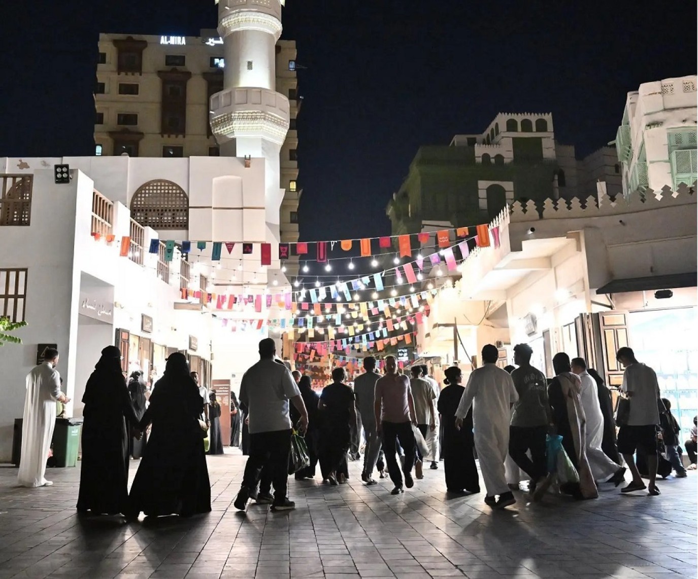 شوارع وأسواق جدة تتزين بقدوم شهر رمضان المبارك