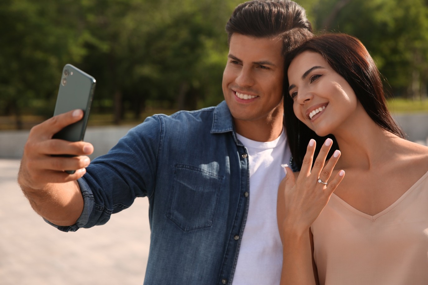 كيف تعبري عن مشاعرك بطريقة ناضجة خلال فترة الخطوبة؟
